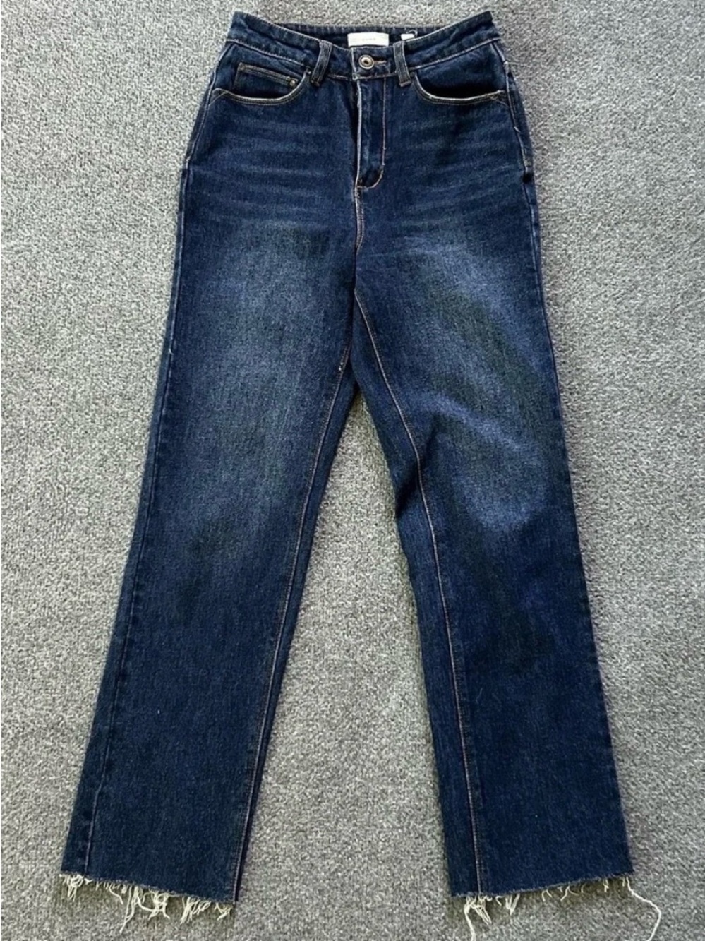 A Loves A Raw Hem Jeans 👖
